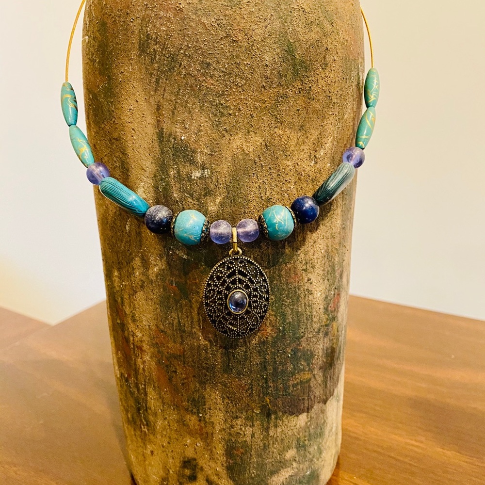 NWT Marked Teal Green Blue Beaded Pendant Necklace - Picture 7 of 7
